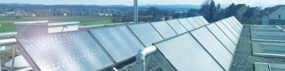 Dach mit Solarthermieanlage der Migros Pensionskasse MPK